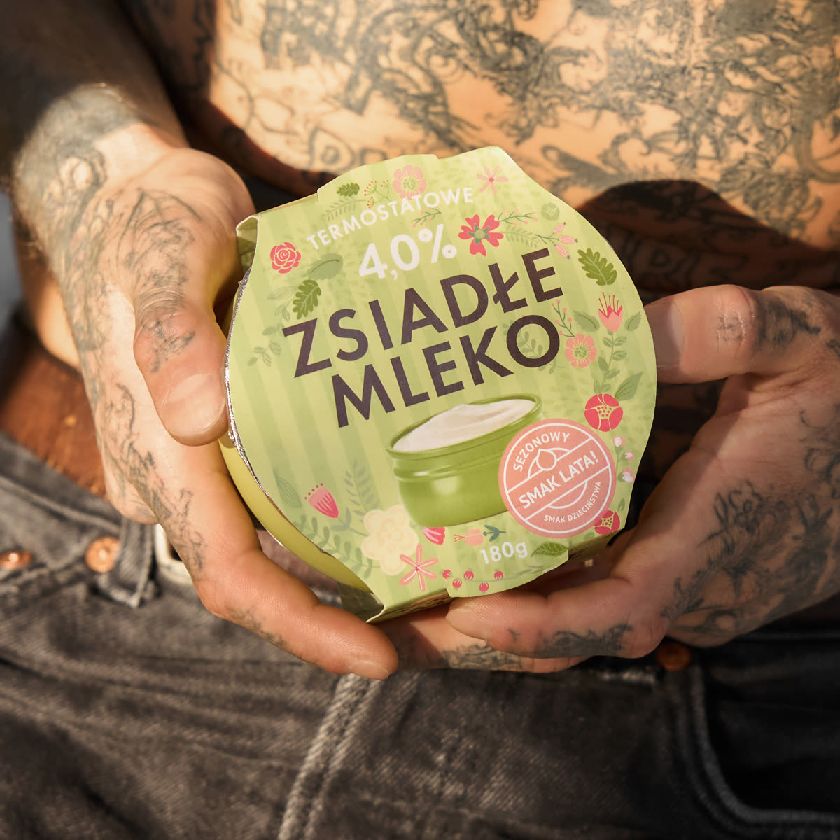 Tattooed hands holding a pot of Zsiadłe Mleko