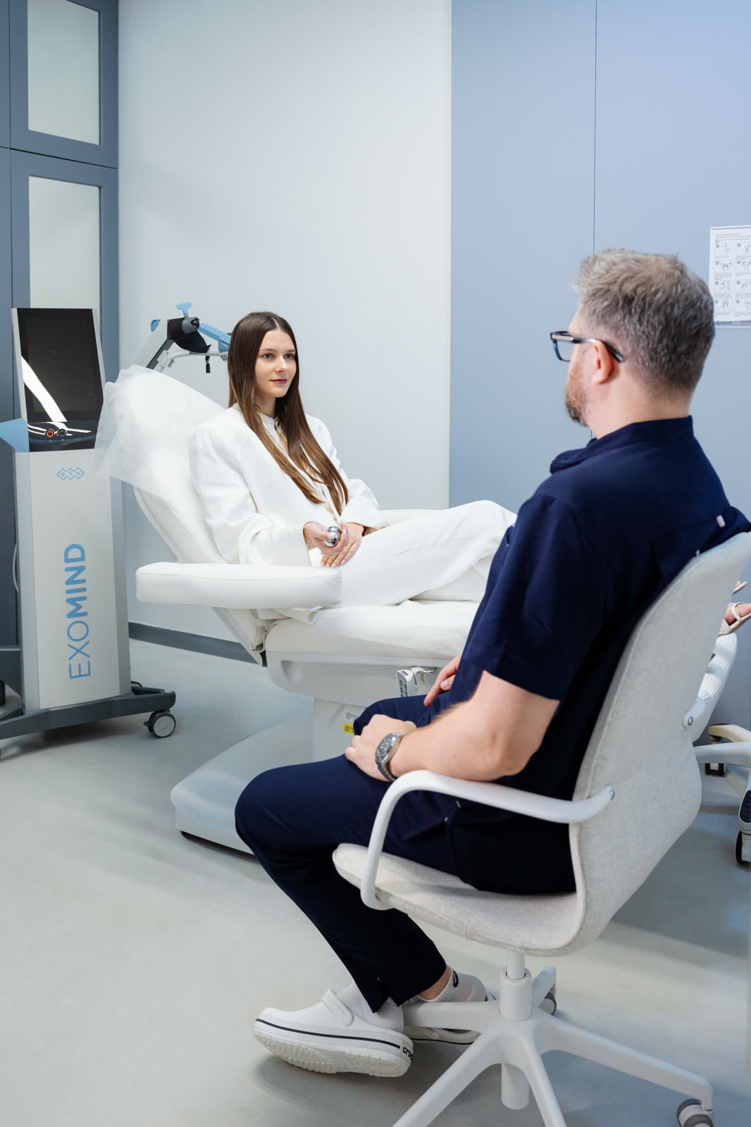 Consultation in a bright treatment room
